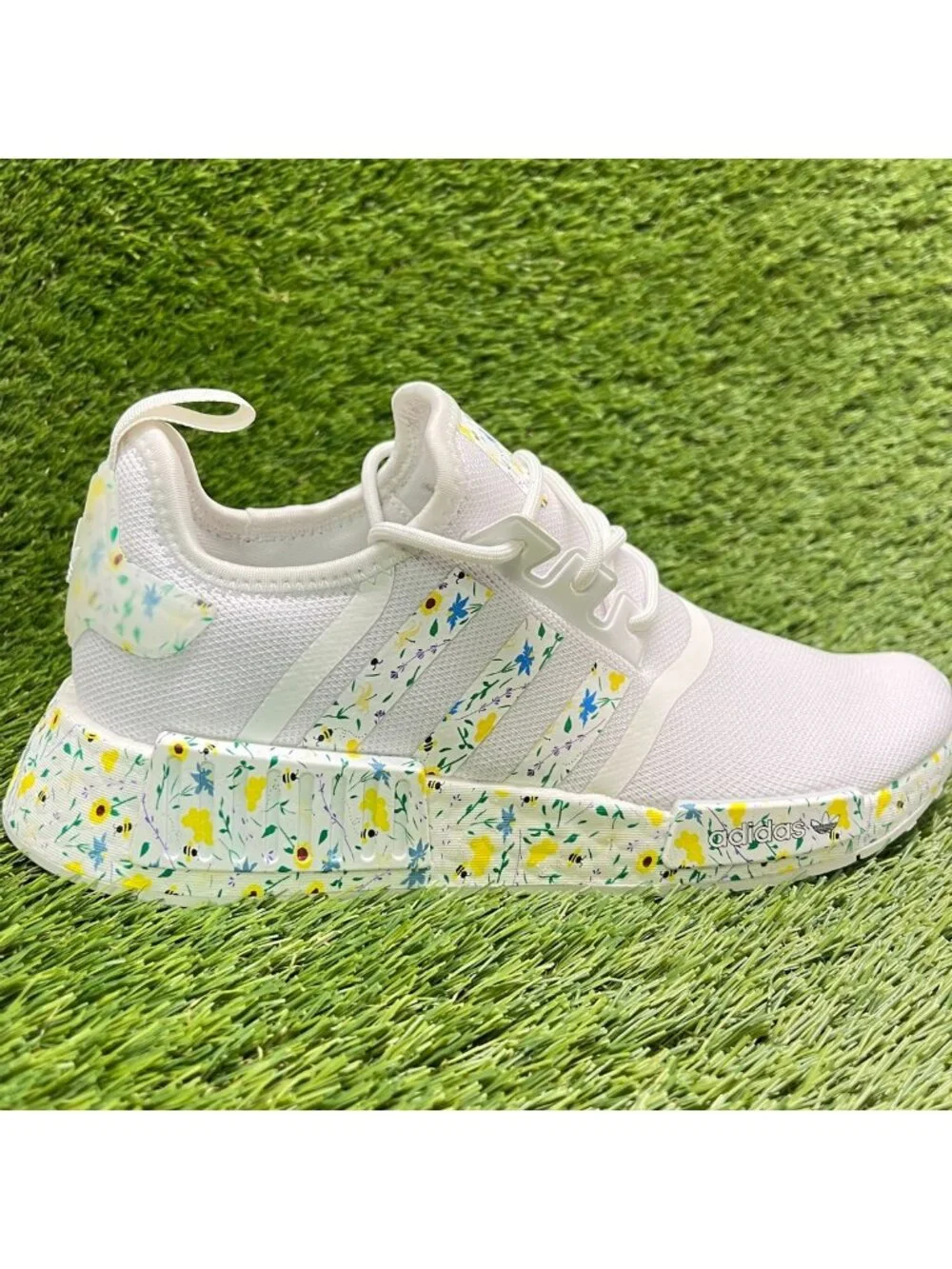 Adidas Originals NMD_R1 Girls Size 7Y White Blue Athletic Running Shoes Sneakers